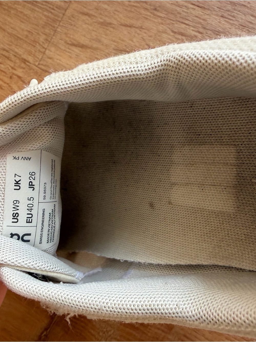 On Running Cloud 5 Running Shoes in White Women’s Size 9 - Picture 7 of 7